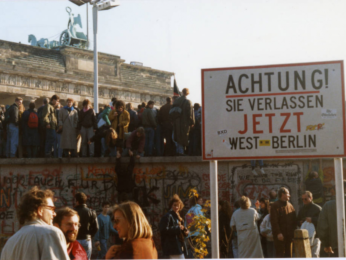 Menschenmenge vor dem Brandenburger Tor