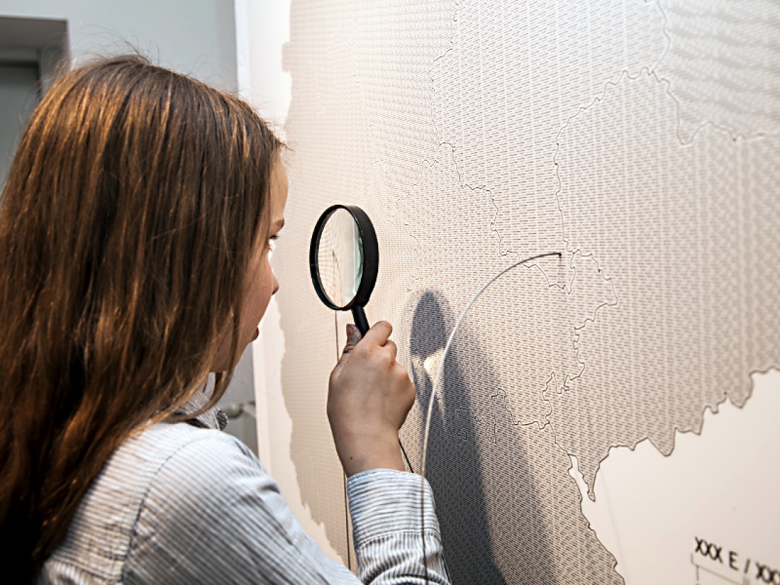 Erst wenn du in der Fremde bist - Spurensuche in der Ausstellung 