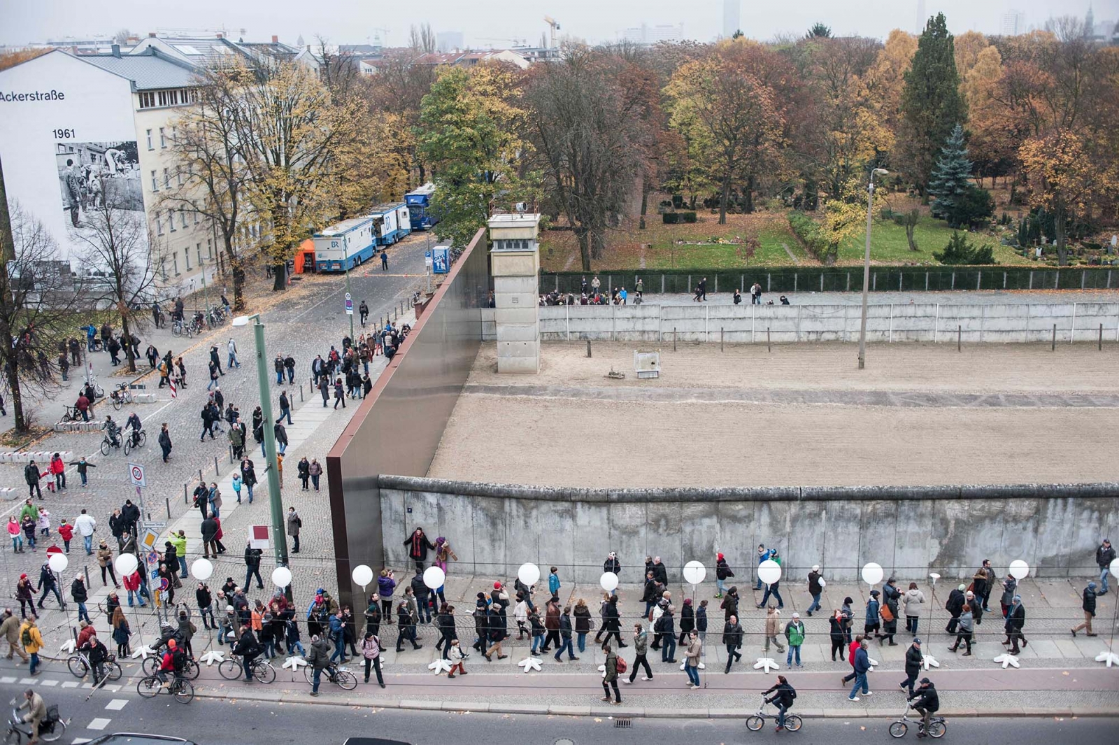 Besucher bei 25 Jahre Mauerfall